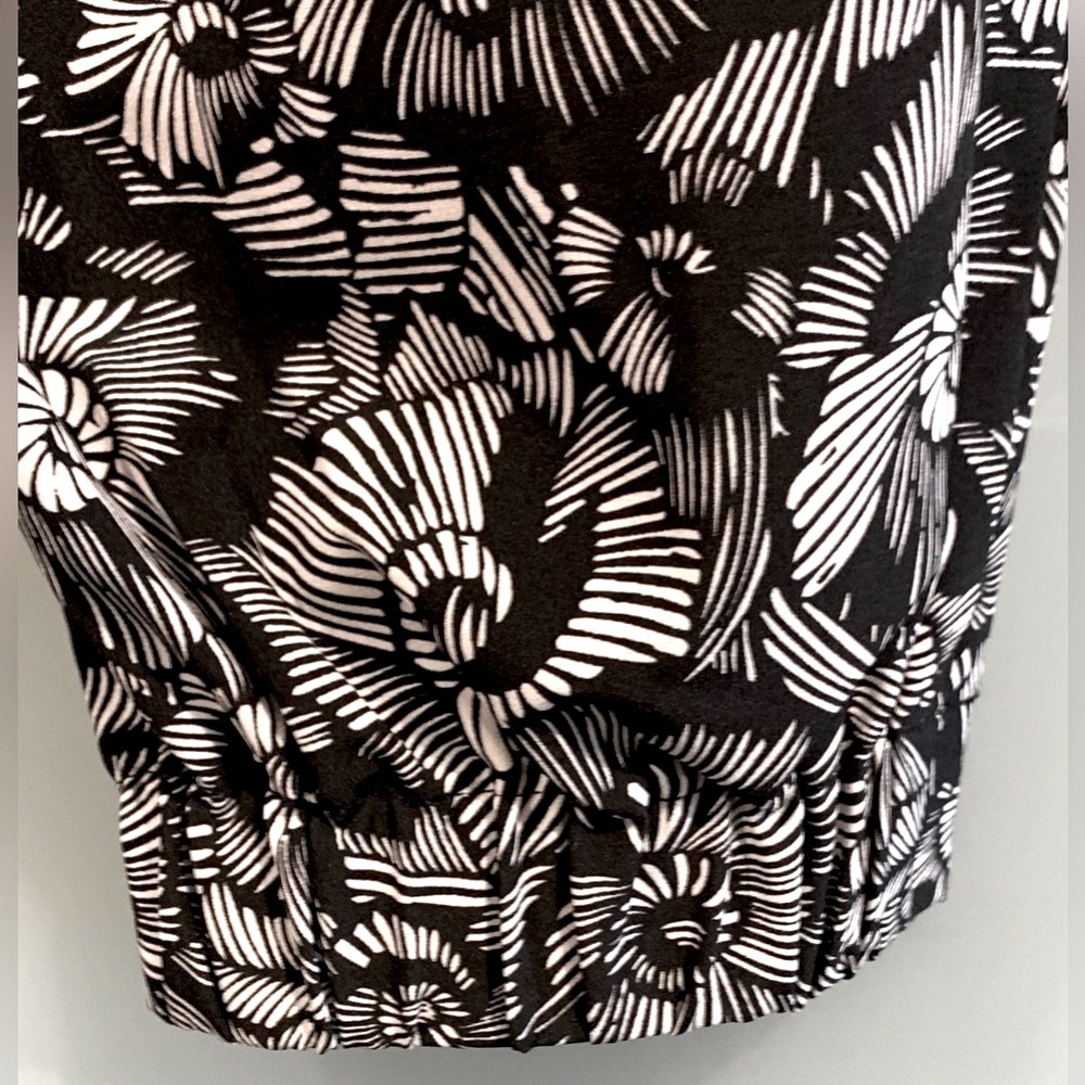 Excellent Condition, Soft Surroundings “Go Lively” Floral Cargo Pant, Sz Medium - Picture 4 of 9